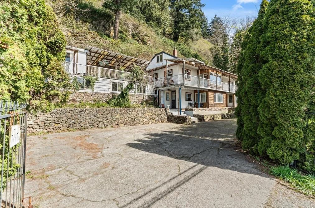47145 YALE ROAD, Chilliwack, BC — Residential for Sale - Photo 2