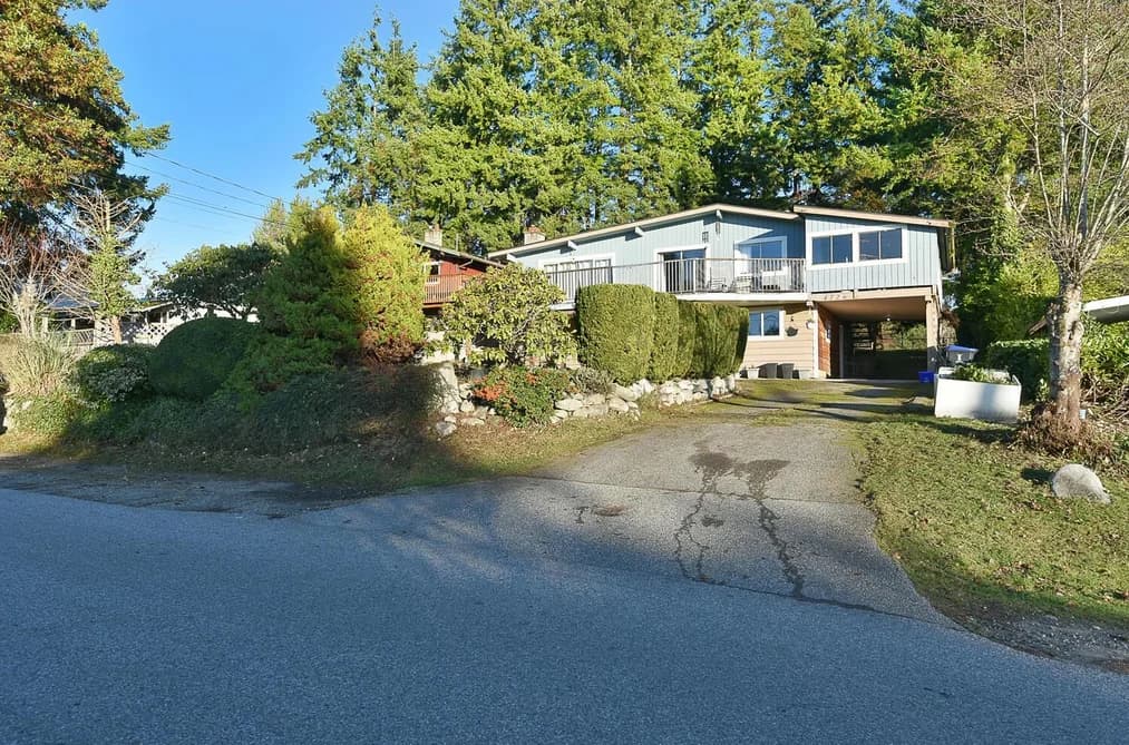 4726 LAUREL AVENUE, Sechelt, BC — Residential for Sale - Photo 2