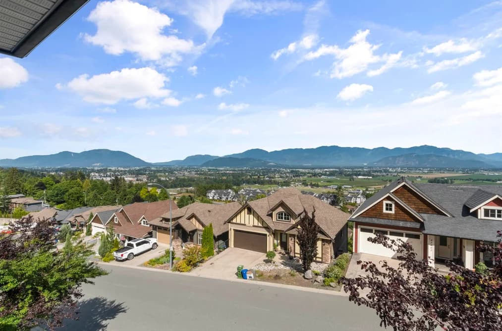 47278 SKYLINE DRIVE, Chilliwack, BC — Residential for Sale - Photo 2