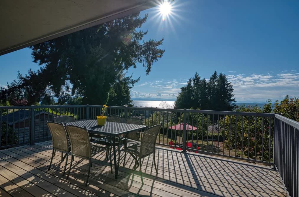 4735 LAUREL AVENUE, Sechelt, BC — Residential for Sale - Main Photo