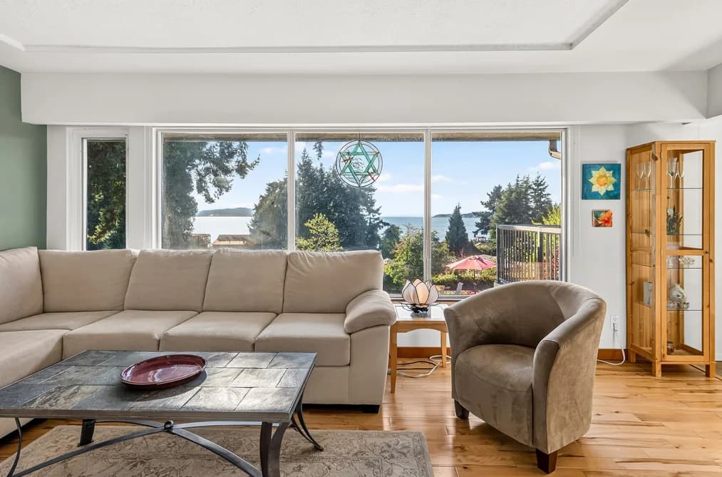 4735 LAUREL AVENUE, Sechelt, BC — Residential for Sale - Photo 2