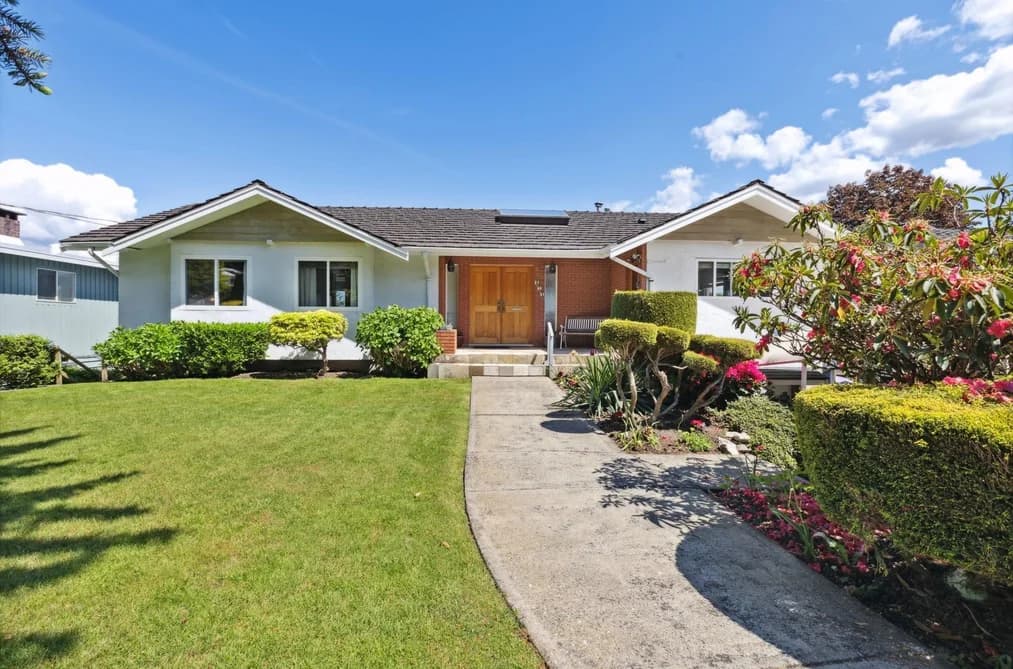 474 FAIRWAY DRIVE, North Vancouver, BC — Residential for Sale - Photo 2