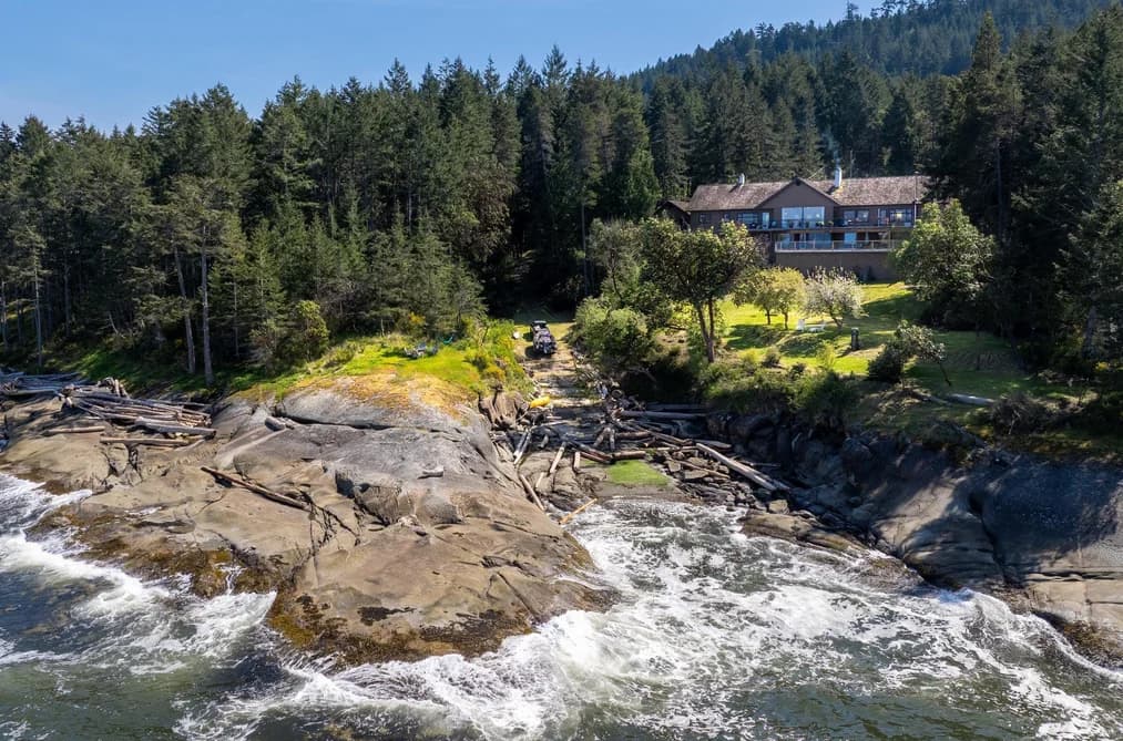 474 W STICKS ALLISON ROAD, Galiano Island, BC — Residential for Sale - Photo 2
