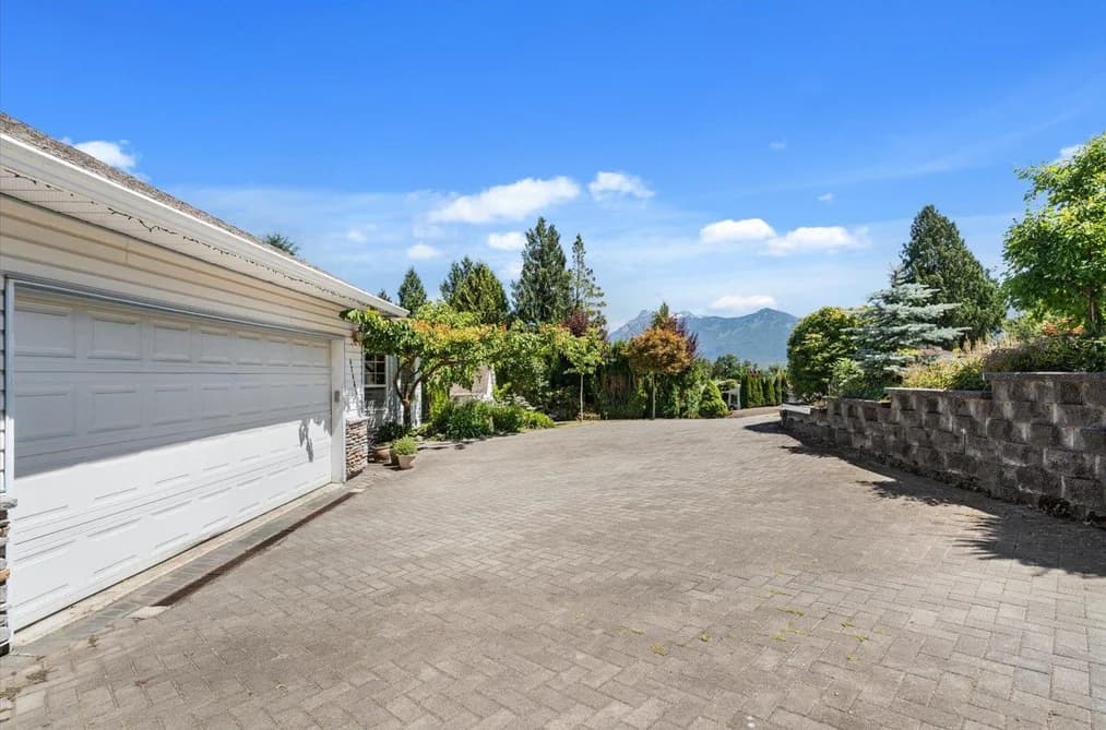 47465 SWALLOW CRESCENT, Chilliwack, BC — Residential for Sale - Photo 2