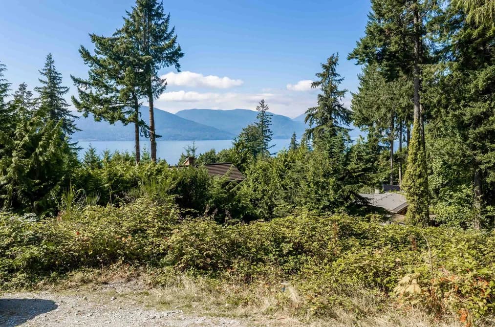 475 BAYVIEW ROAD, Lions Bay, BC — Residential for Sale - Photo 2