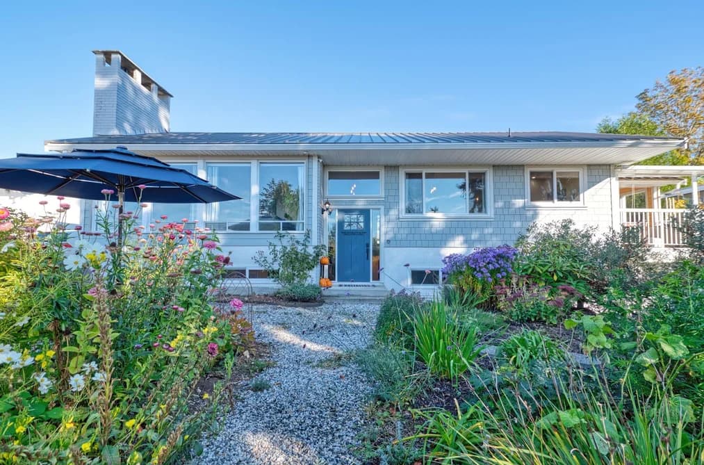 4770 LAUREL AVENUE, Sechelt, BC — Residential for Sale - Main Photo