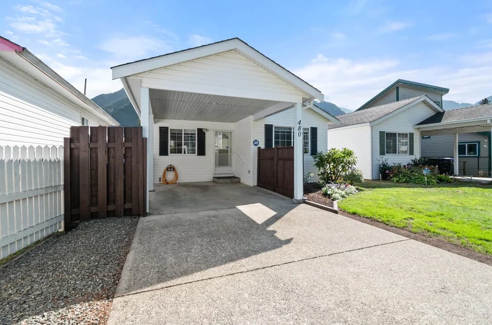 480 COQUIHALLA STREET, Hope, BC — Residential for Sale - Main Photo