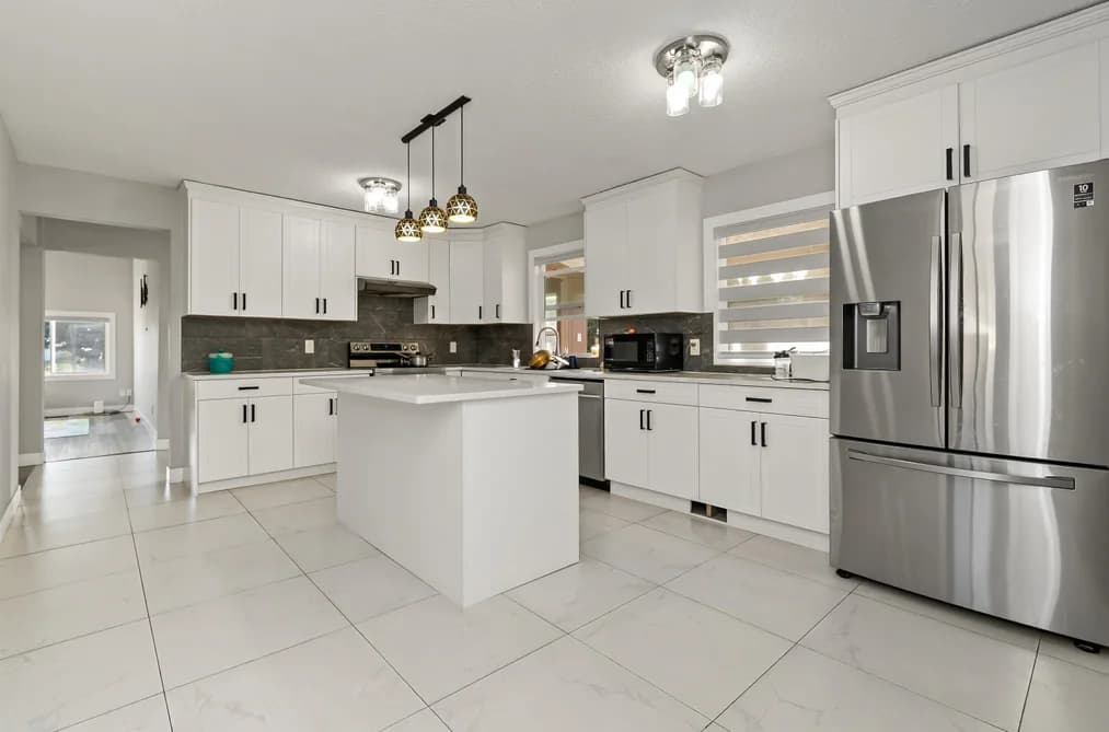 48247 YALE ROAD, Chilliwack, BC — Residential for Sale - Photo 2