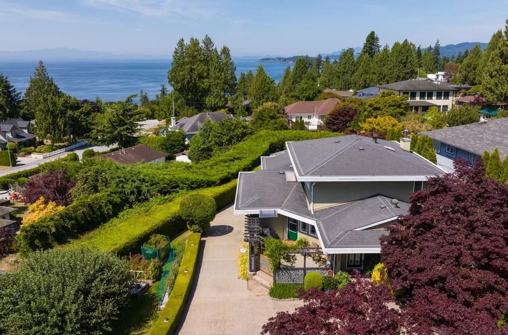 4827 BLUEGROUSE DRIVE, Sechelt, BC — Residential for Sale - Main Photo