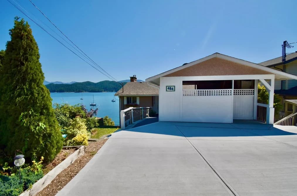 484 MARINE DRIVE, Gibsons, BC — Residential for Sale - Main Photo