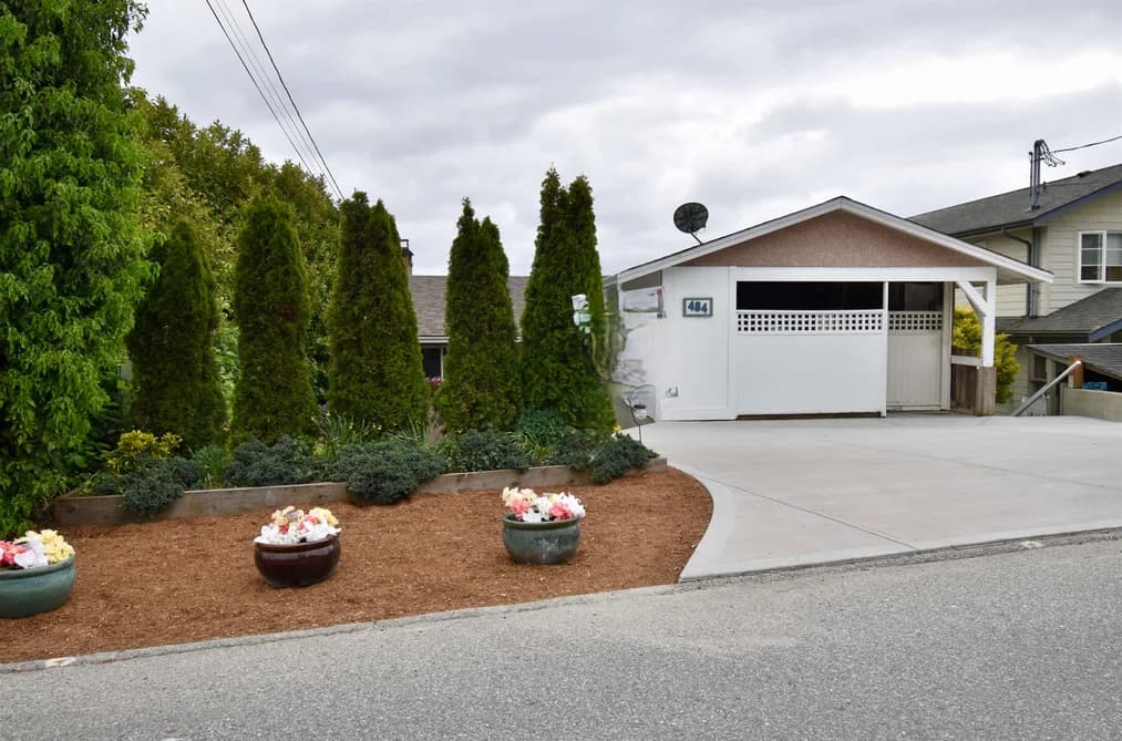 484 MARINE DRIVE, Gibsons, BC — Residential for Sale - Main Photo