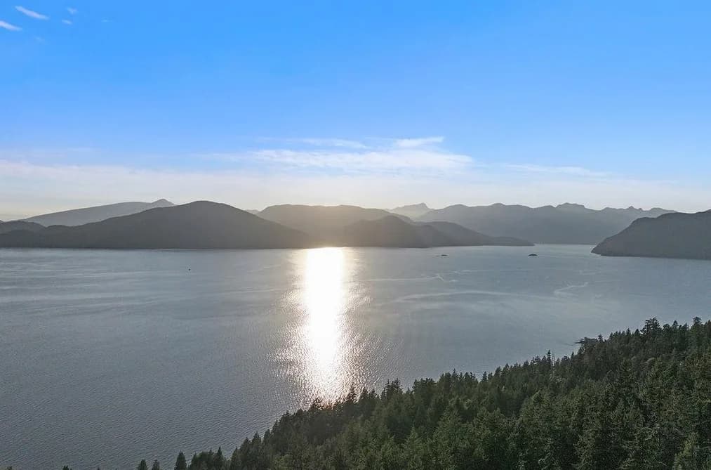 485 TIMBERTOP DRIVE, Lions Bay, BC — Residential for Sale - Photo 2
