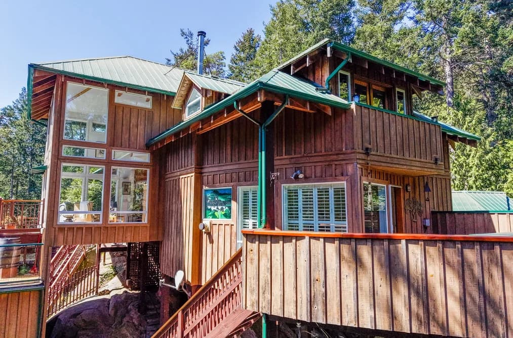 486 BLUFF WAY, Mayne Island, BC — Residential for Sale - Main Photo