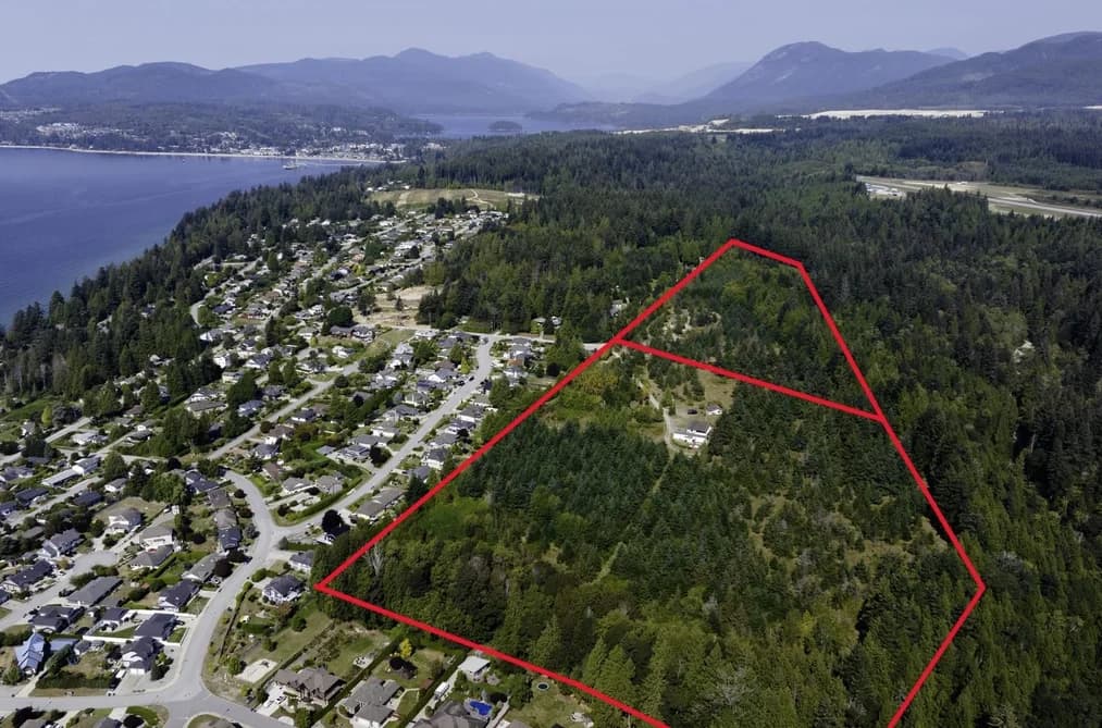 4860 SKYLARK ROAD, Sechelt, BC — Residential for Sale - Photo 2