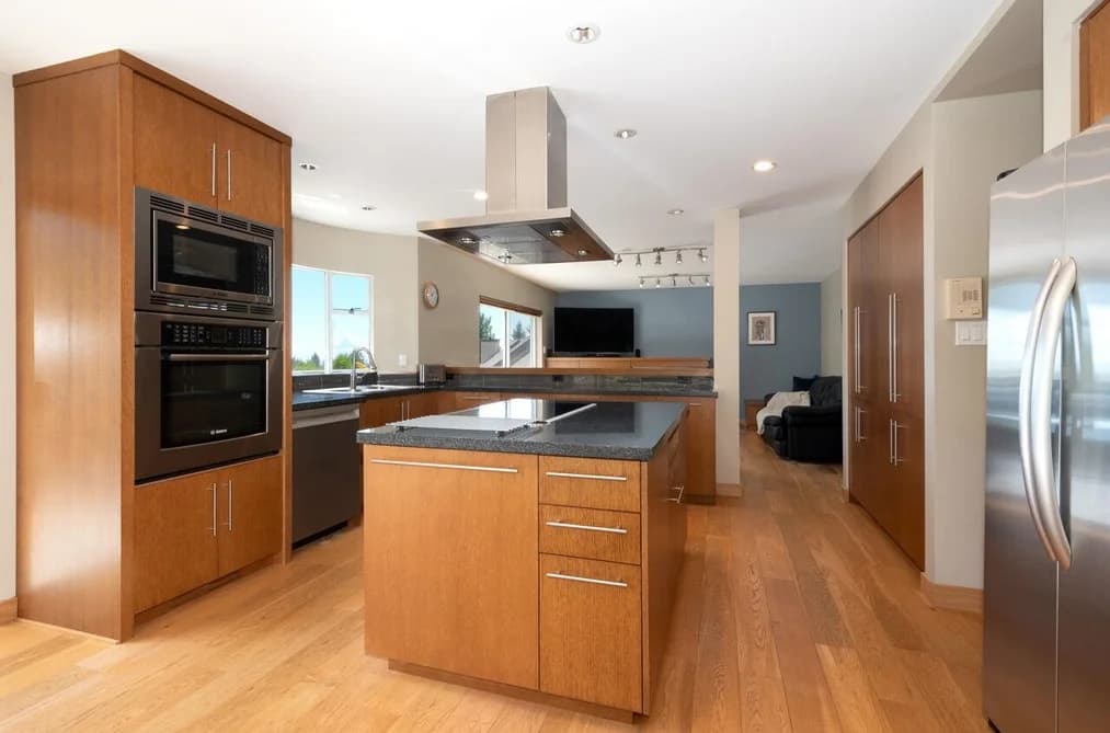4895 NORTHWOOD DRIVE, West Vancouver, BC — Residential for Sale - Photo 2