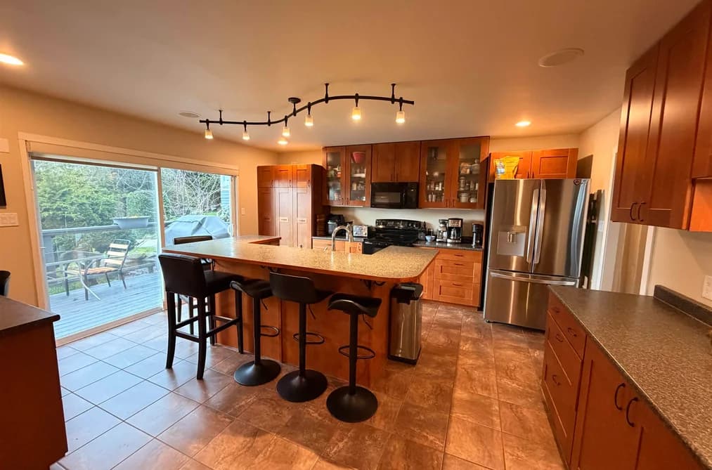 4898 SUNSHINE COAST HIGHWAY, Sechelt, BC — Residential for Sale - Photo 2