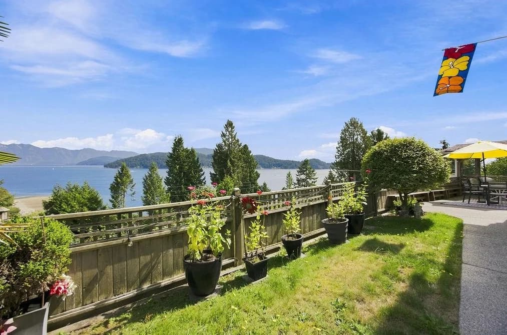 491 WOODLAND AVENUE, Gibsons, BC — Residential for Sale - Photo 2