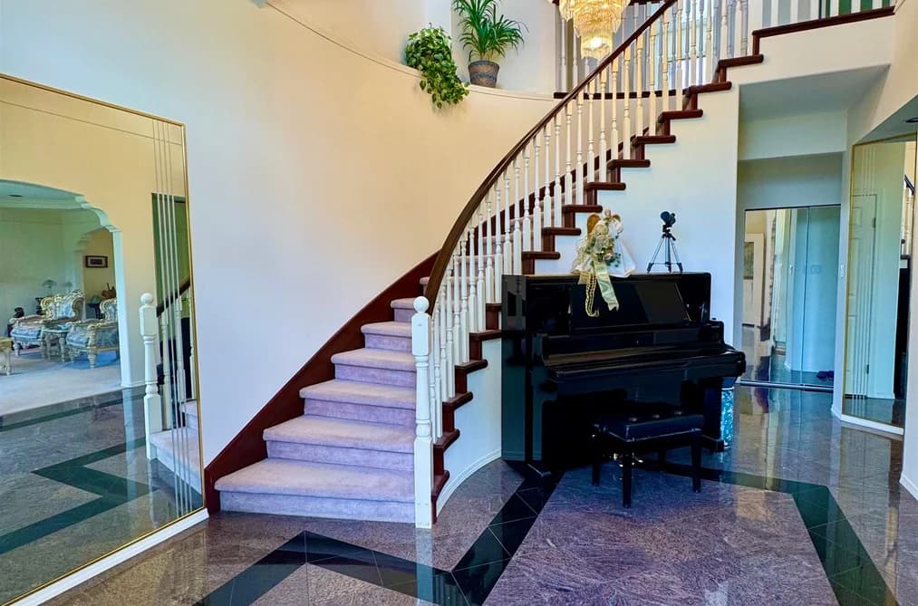4920 SARDIS CRESCENT, Burnaby, BC — Residential for Sale - Photo 2