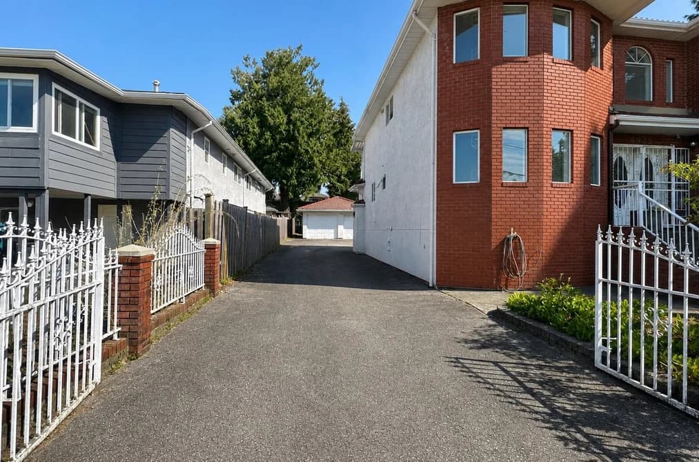 4925 SIDLEY STREET, Burnaby, BC — Residential for Sale - Photo 2