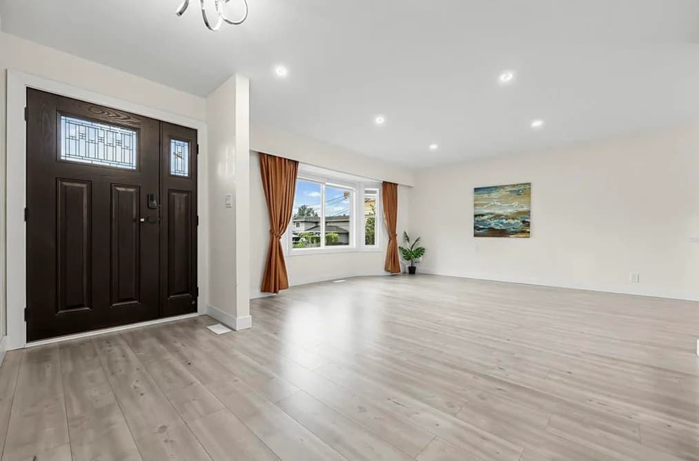 4936 BARKER CRESCENT, Burnaby, BC — Residential for Sale - Photo 2