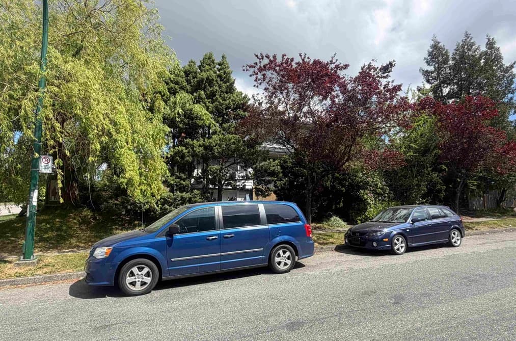 495 W 39TH AVENUE, Vancouver, BC — Residential Income for Sale - Photo 2