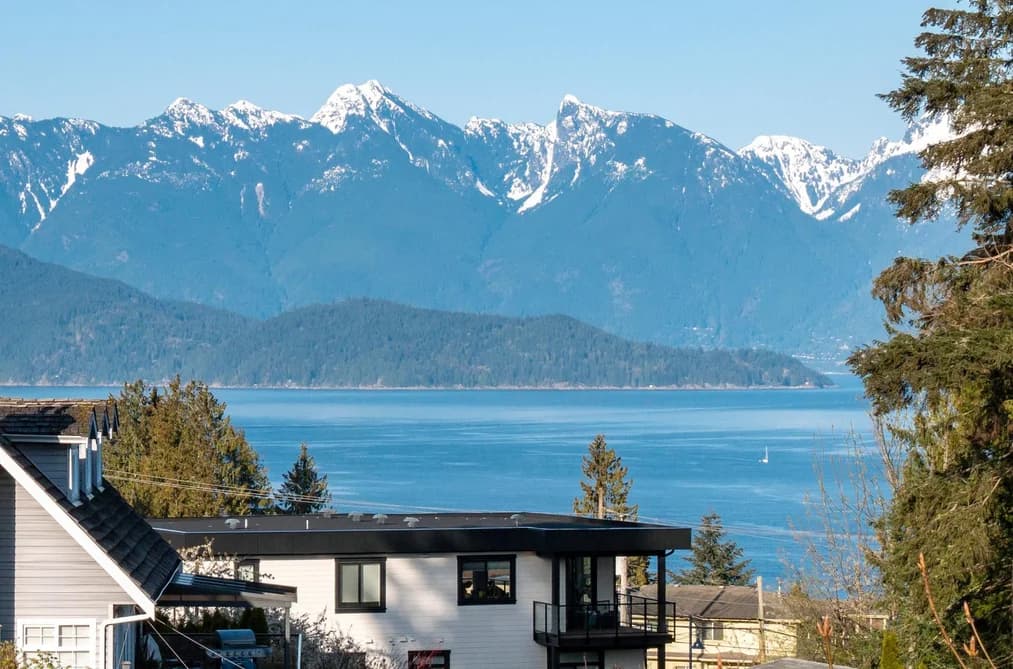 496 SPYGLASS PLACE, Gibsons, BC — Residential for Sale - Main Photo