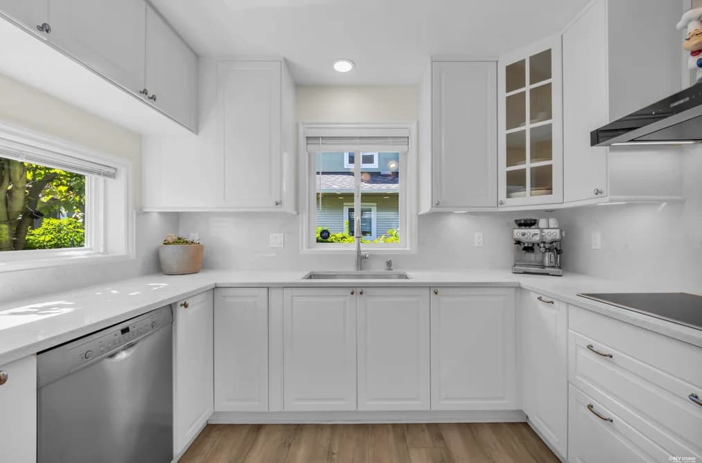 5 1233 W 16TH STREET, North Vancouver, BC — Residential for Sale - Main Photo