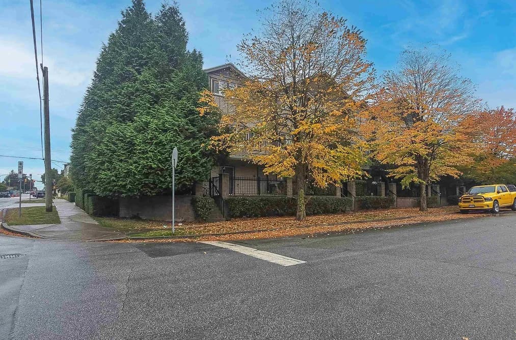 5 3139 SMITH AVENUE, Burnaby, BC — Residential for Sale - Photo 2