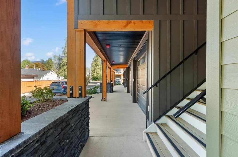 5 46106 RIVERSIDE DRIVE, Chilliwack, BC — Residential for Sale - Photo 2