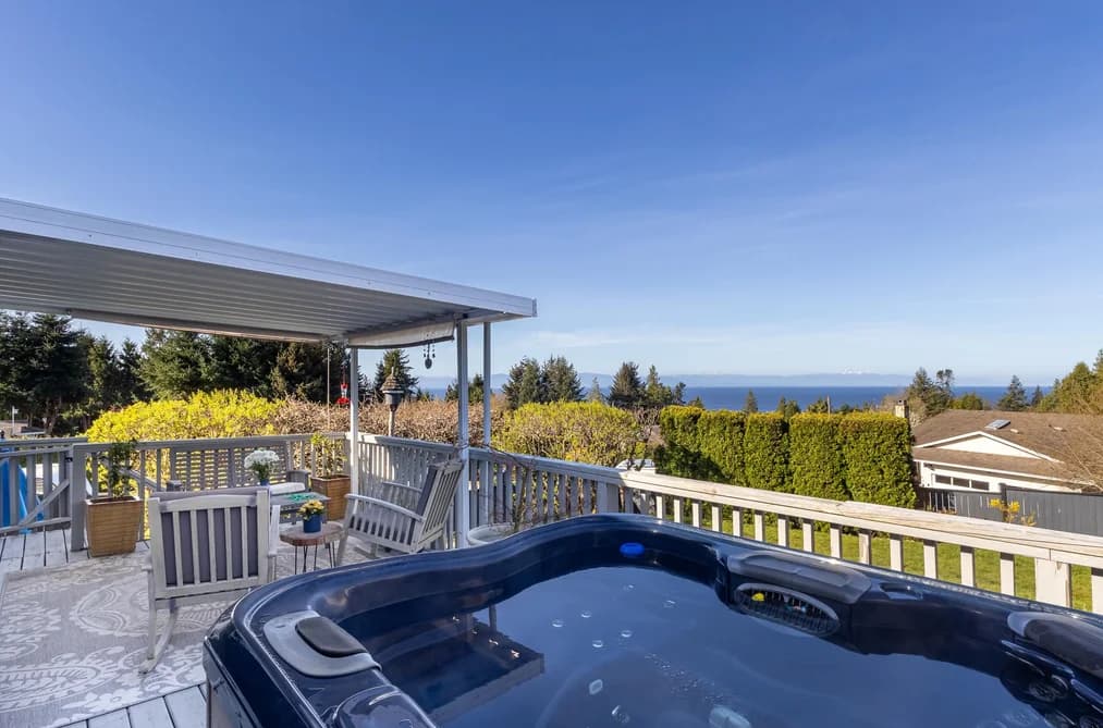 5007 LAUREL AVENUE, Sechelt, BC — Residential for Sale - Photo 2