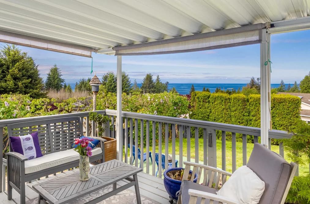 5007 LAUREL AVENUE, Sechelt, BC — Residential for Sale - Photo 2