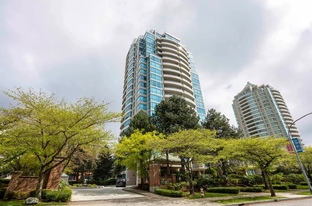 501 6611 SOUTHOAKS CRESCENT, Burnaby, BC — Residential for Sale - Main Photo
