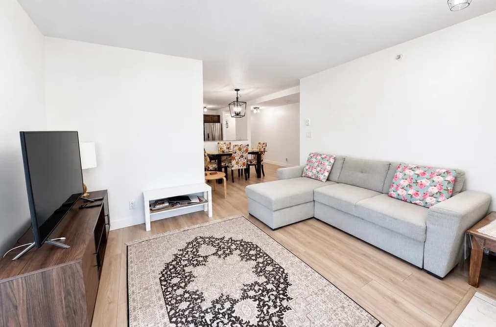 504 137 WEST 17TH STREET, North Vancouver, BC — Residential for Sale - Photo 2