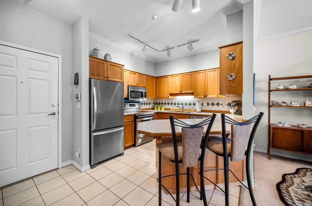504 25 RICHMOND STREET, New Westminster, BC — Residential for Sale - Photo 2