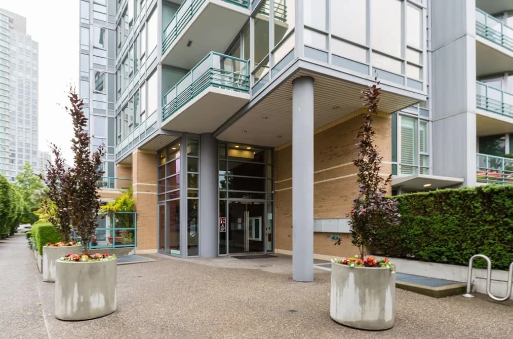 505 1067 MARINASIDE CRESCENT, Vancouver, BC — Residential for Sale - Photo 2