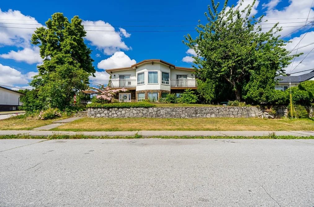 5089 INMAN AVENUE, Burnaby, BC — Residential for Sale - Main Photo