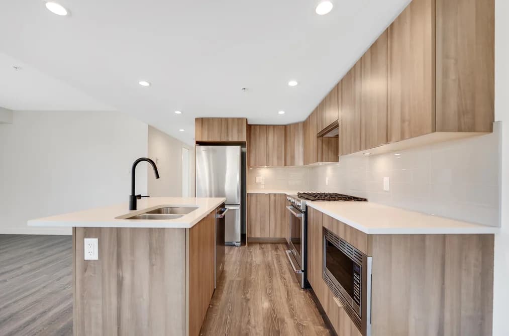 511 1365 PEMBERTON AVENUE, Squamish, BC — Residential for Sale - Photo 2