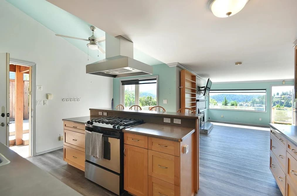 511 S FLETCHER ROAD, Gibsons, BC — Residential for Sale - Photo 2