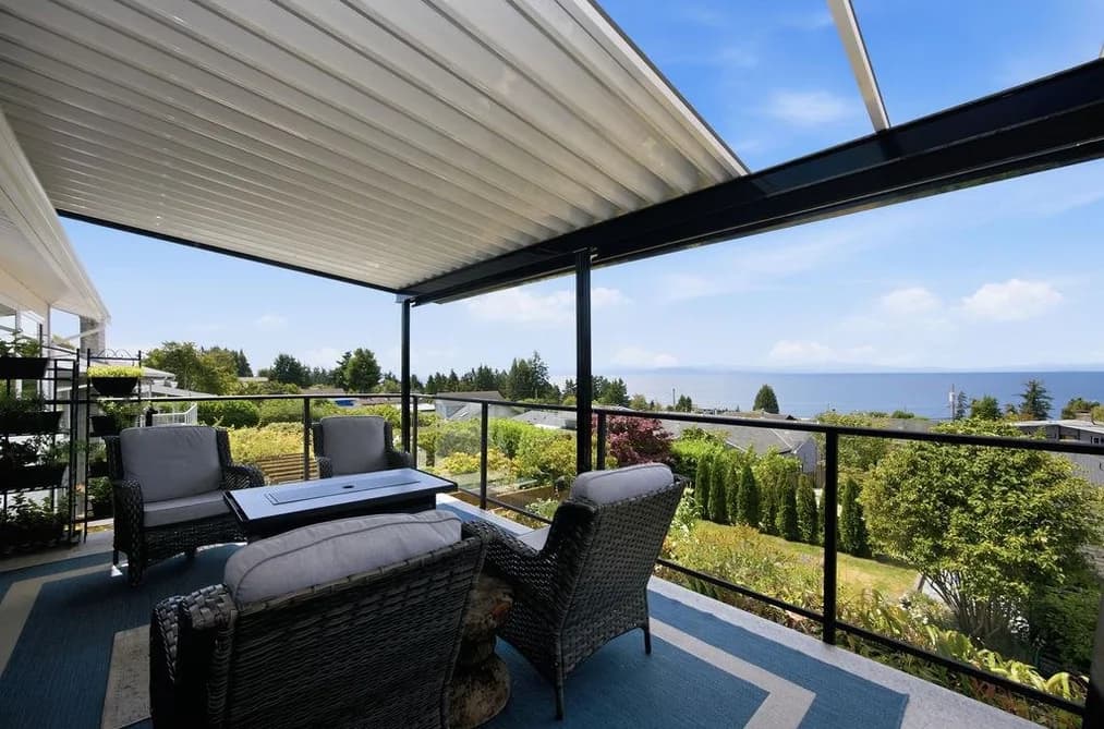 5111 BAY ROAD, Sechelt, BC — Residential for Sale - Main Photo