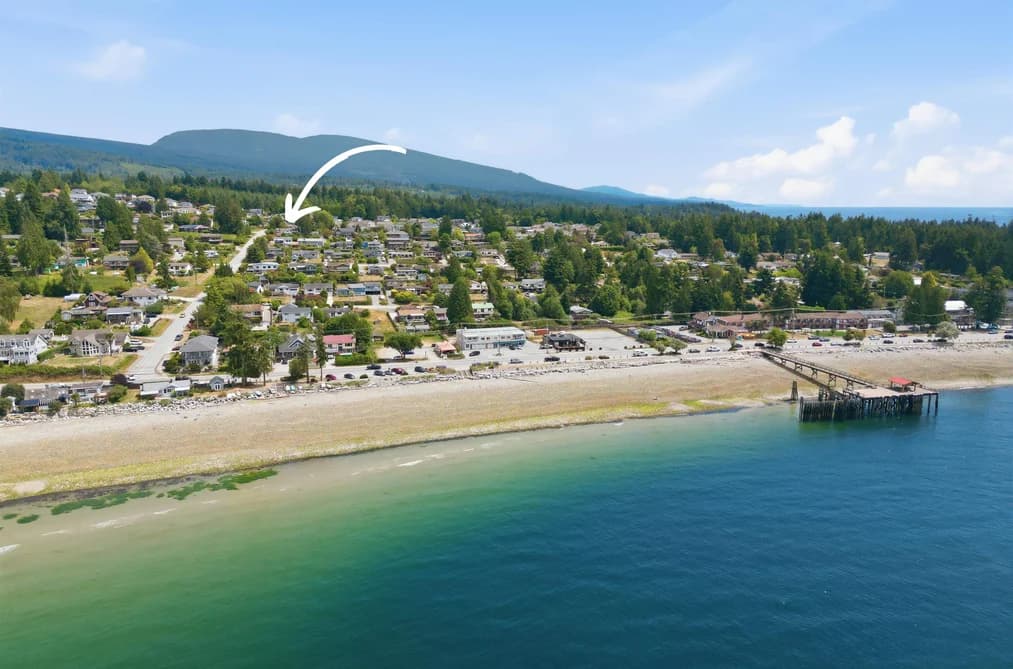 5111 BAY ROAD, Sechelt, BC — Residential for Sale - Photo 2