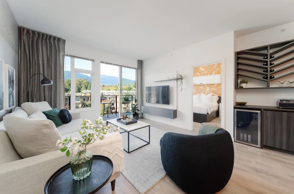517 725 MARINE DRIVE, North Vancouver, BC — Residential for Sale - Main Photo