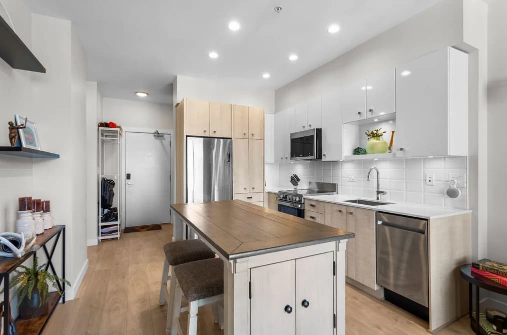 518 10838 WHALLEY BOULEVARD, Surrey, BC — Residential for Sale - Main Photo