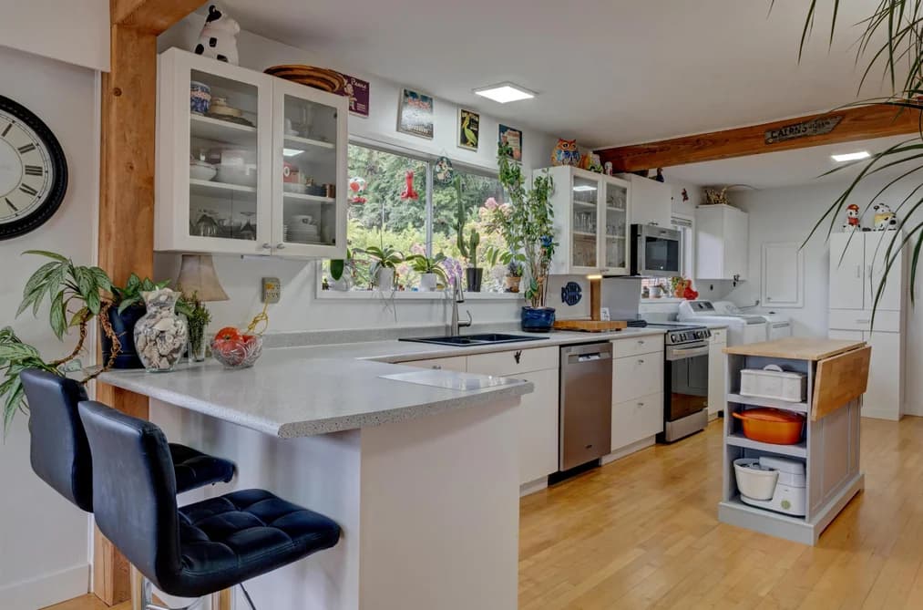 5206 RADCLIFFE ROAD, Sechelt, BC — Residential for Sale - Photo 2