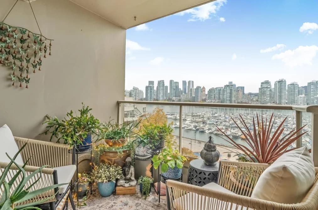 521 666 LEG IN BOOT SQUARE, Vancouver, BC — Residential for Sale - Photo 2