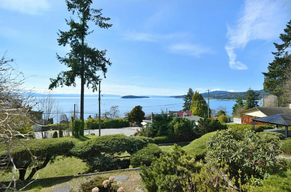5218 SUNSHINE COAST HIGHWAY, Sechelt, BC — Residential for Sale - Main Photo