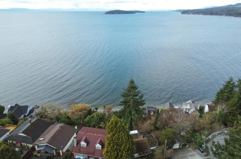 5225B SUNSHINE COAST HIGHWAY, Sechelt, BC — Residential for Sale - Photo 2