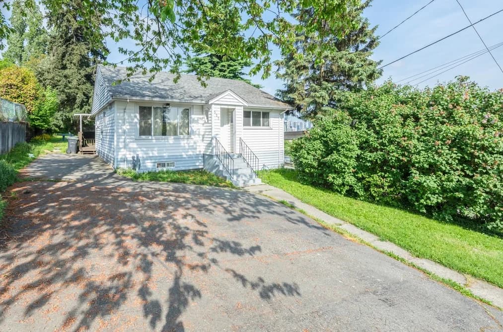 525 SIXTEENTH STREET, New Westminster, BC — Residential for Sale - Photo 2