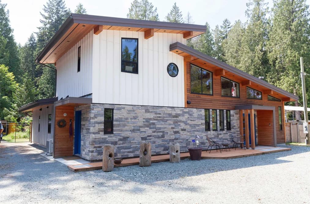 528 AYA REACH ROAD, Mayne Island, BC — Residential for Sale - Main Photo