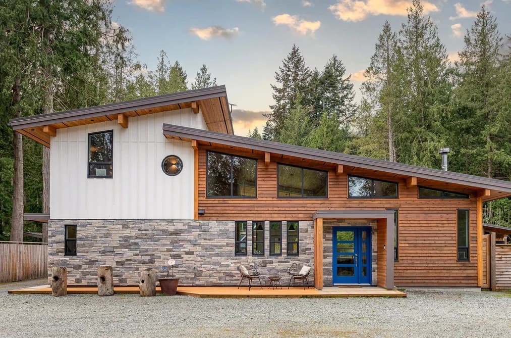 528 AYA REACH ROAD, Mayne Island, BC — Residential for Sale - Main Photo