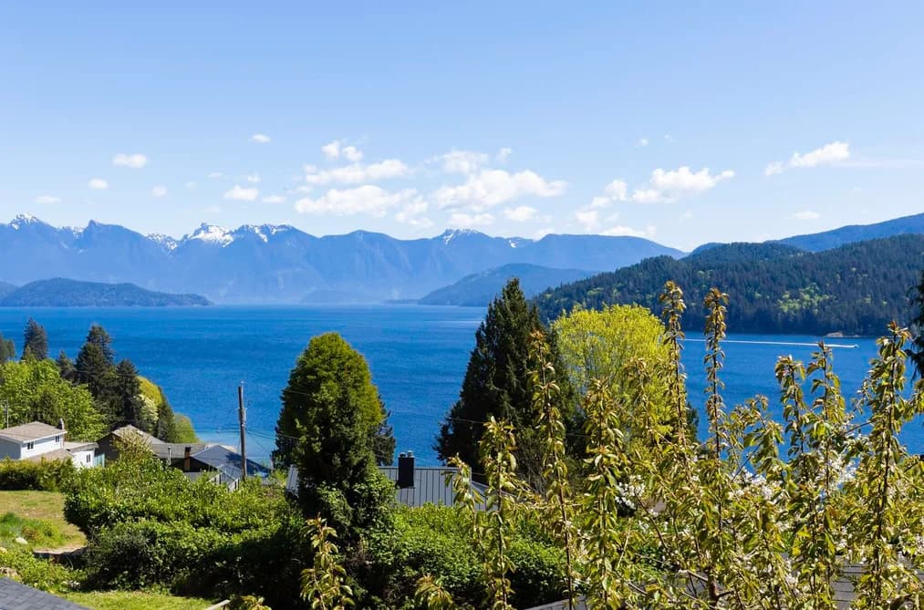528 HARVEY ROAD, Gibsons, BC — Residential for Sale - Photo 2